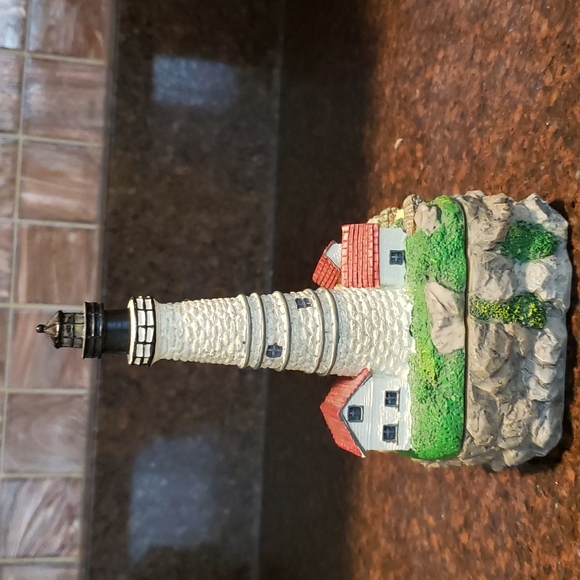 Boston Light treasure box - Picture 2 of 6